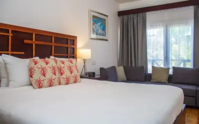 La Placita Inn: Luxurious Comfort Steps from West Bay Beach